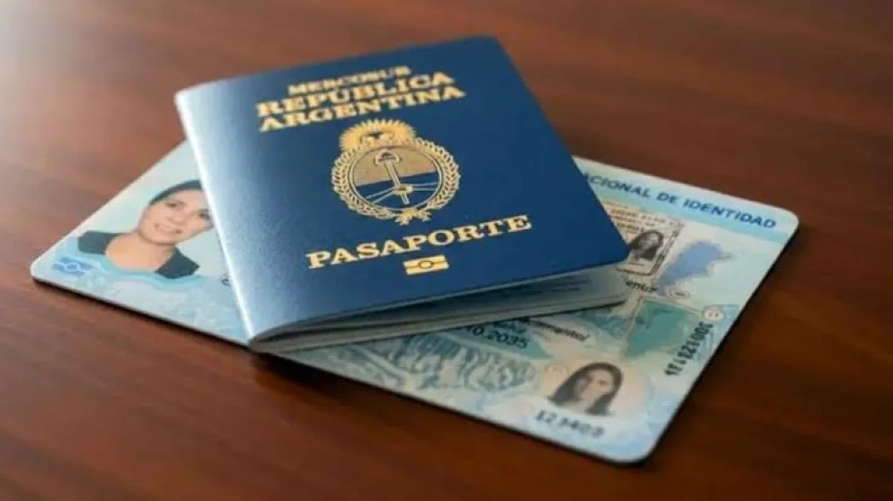 Un pasaporte argentino, documento en el centro de la discusión que abrió el nuevo programa de ciudadanía por inversión.