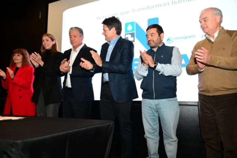 Rolando Figueroa y Mariano Gaido presentaron el programa Integra Neuquén, que contempla 125 obras de infraestructura en distintos barrios de la capital provincial.