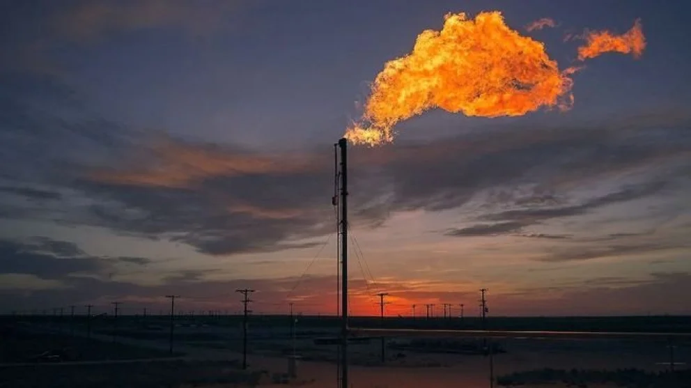 La propuesta sostiene que la trazabilidad de las emisiones podría transformarse en un atributo comercial del GNL argentino y recomienda definir el sistema de monitoreo antes de la decisión final de inversión de los proyectos.