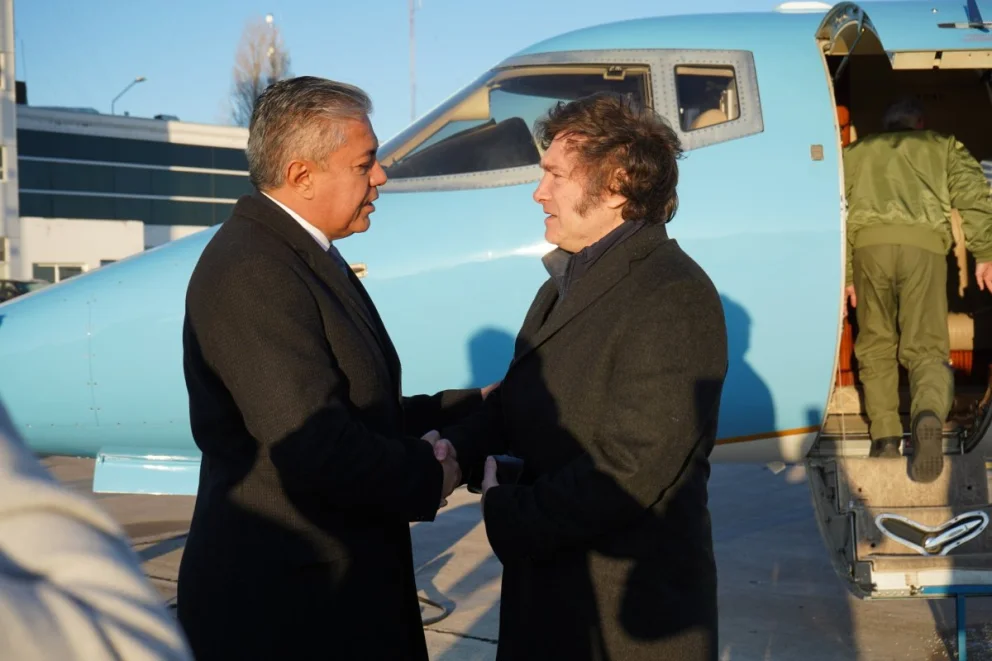 Figueroa recibió a Milei en su visita a Vaca Muerta en 2025.