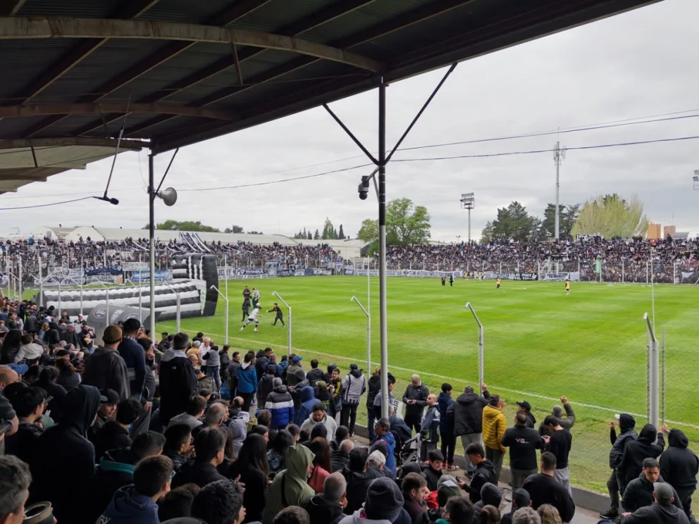 La Visera explotó para recibir a Alvarado. Foto: Juan Bermejo