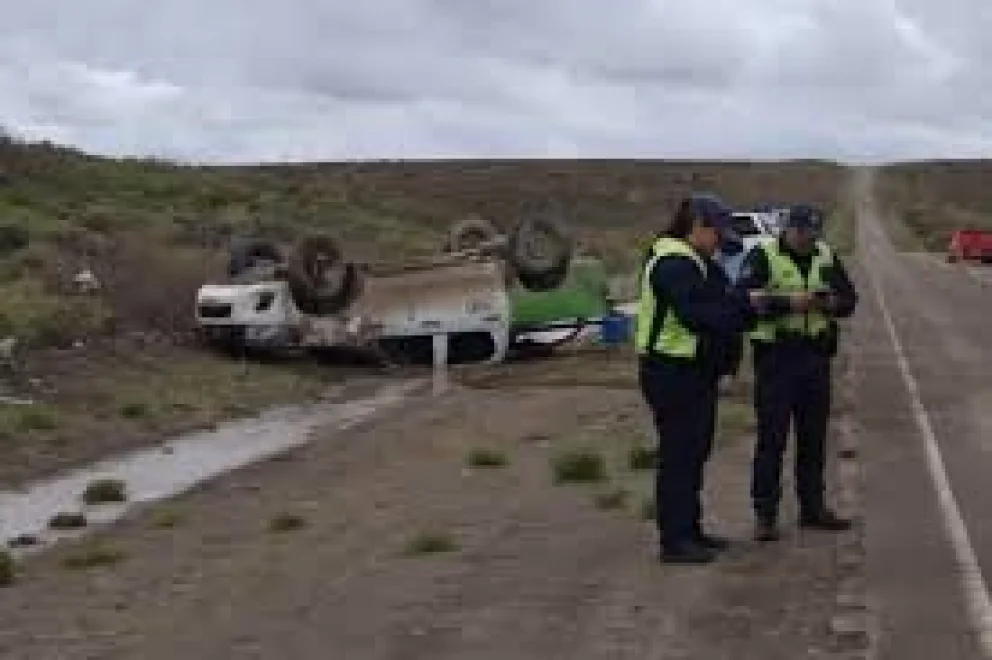 Tramo de la Ruta Nacional 40 en el norte neuquino, cerca de Chos Malal, donde volcó una camioneta oficial.