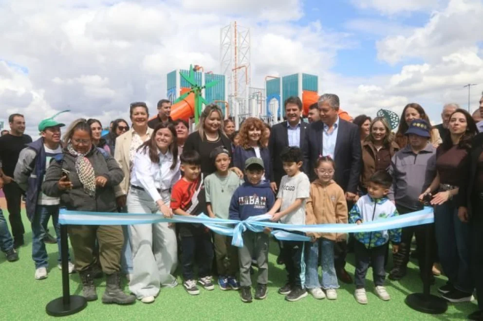 El gobernador Rolando Figueroa y el intendente Mariano Gaido, durante el corte de cinta del Parque de las Energías, en el Parque Oeste de la ciudad de Neuquén, el miércoles 14 de octubre. (Foto: Prensa Municipalidad de Neuquén)