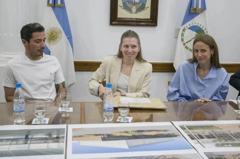 La apertura de sobres para la licitación se realizó con la presencia de autoridades locales y provinciales. Foto: gentileza.