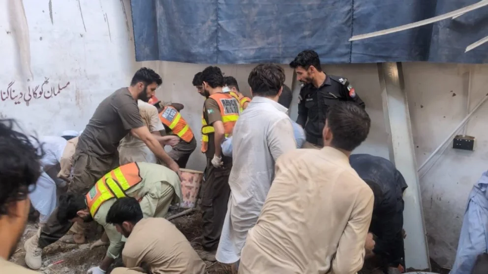 El primer ministro de Pakistán, Shehbaz Sharif, indicó su profundo dolor por la muerte de 33 personas y tomará las medidas necesarias para mejorar los problemas edilicios. Fuente: gentileza.