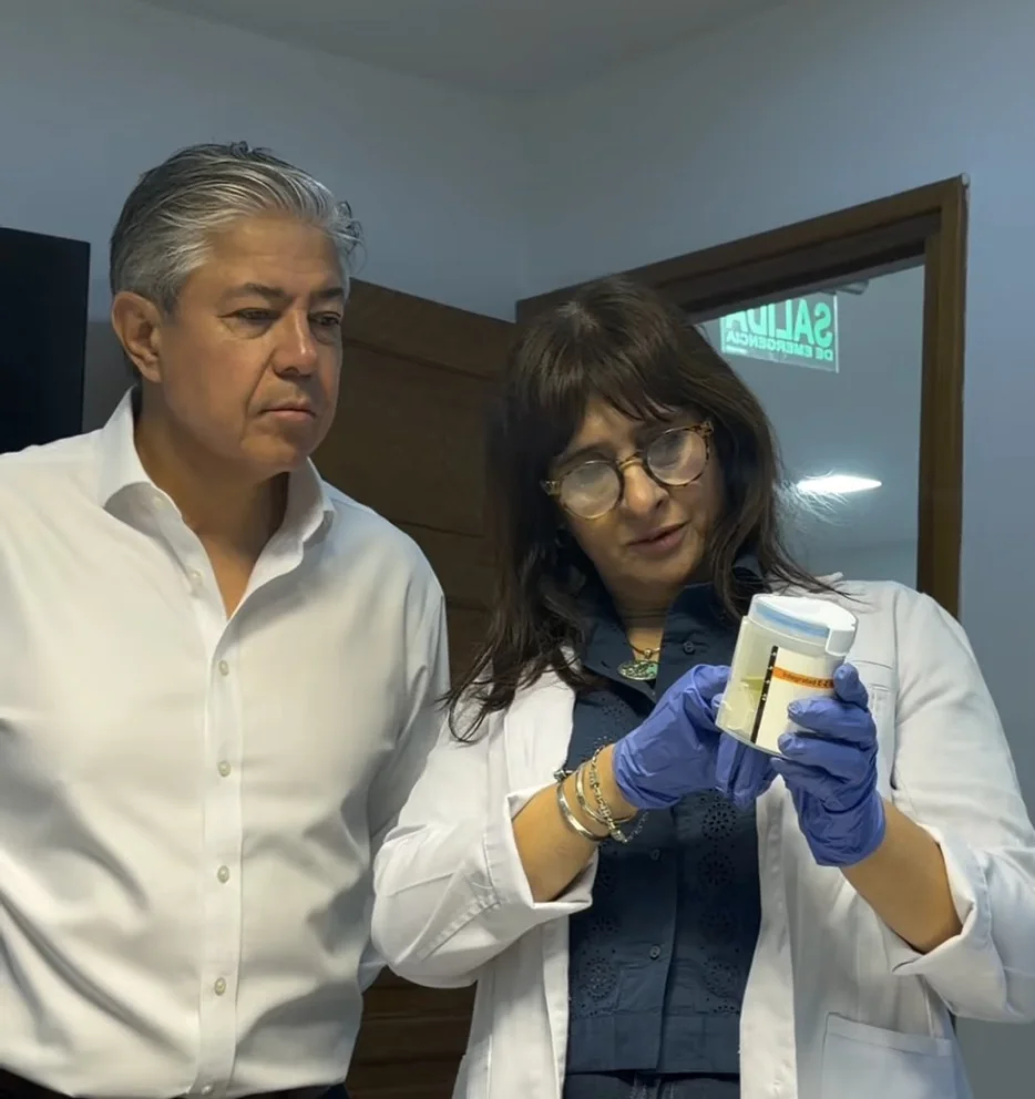 El gobernador Rolando Figueroa en la realización del control toxicológico.