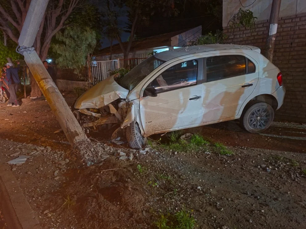 El vehículo involucrado es un Volkswagen Gol Trend.