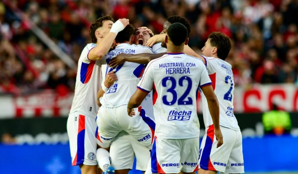 San Lorenzo le ganó a Estudiantes sobre la hora y sigue soñando. Foto: 0221