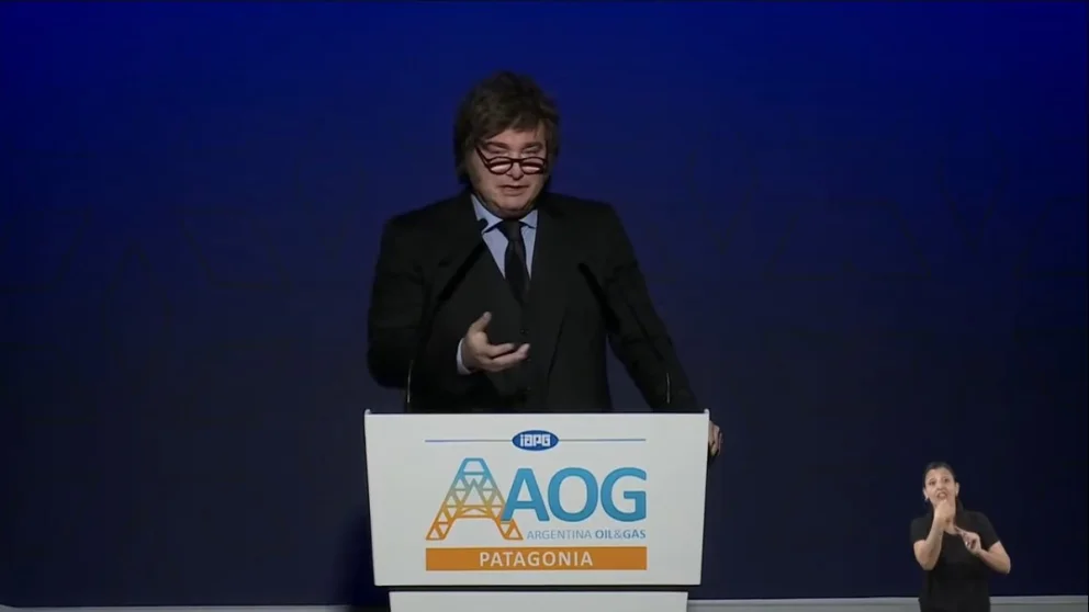 El presidente argentino inaugura oficialmente la más importante exposición de la industria del petróleo y el gas en la Argentina, que se lleva a cabo en Neuquén. 
