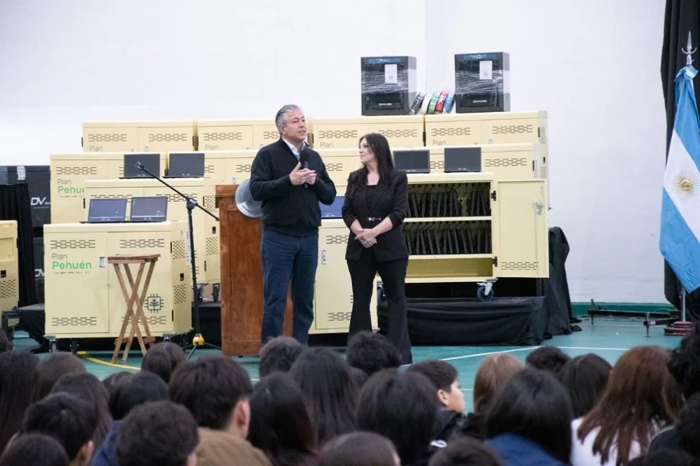 El Gobierno de la Provincia profundiza su plan de reducción de la brecha tecnológica. Foto: Neuquén Informa