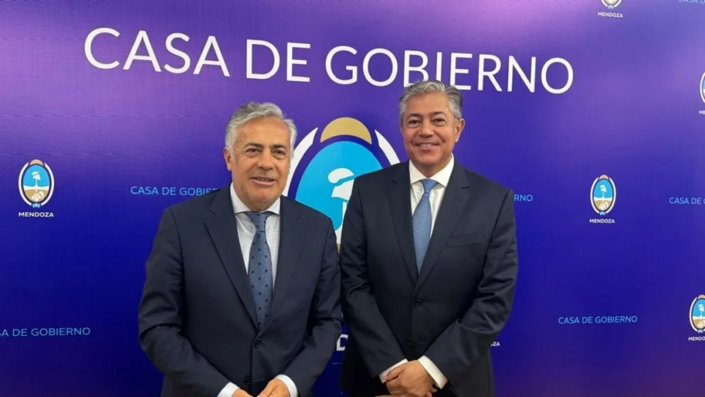 Los mandatarios de Mendoza y Neuquén mantuvieron un encuentro en el marco del clúster que articula a los proveedores de la minería y la energía de Cuyo y luego participaron de la inauguración de la AOG Patagonia que se lleva a cabo en la capital neuquina.