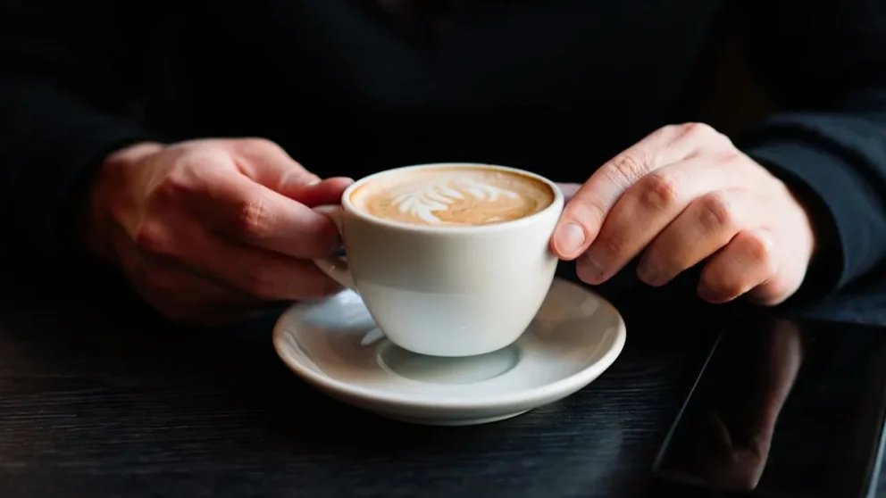Una nueva investigación relaciona el consumo diario de café con la salud intestinal. Fuente: Adobe Stock