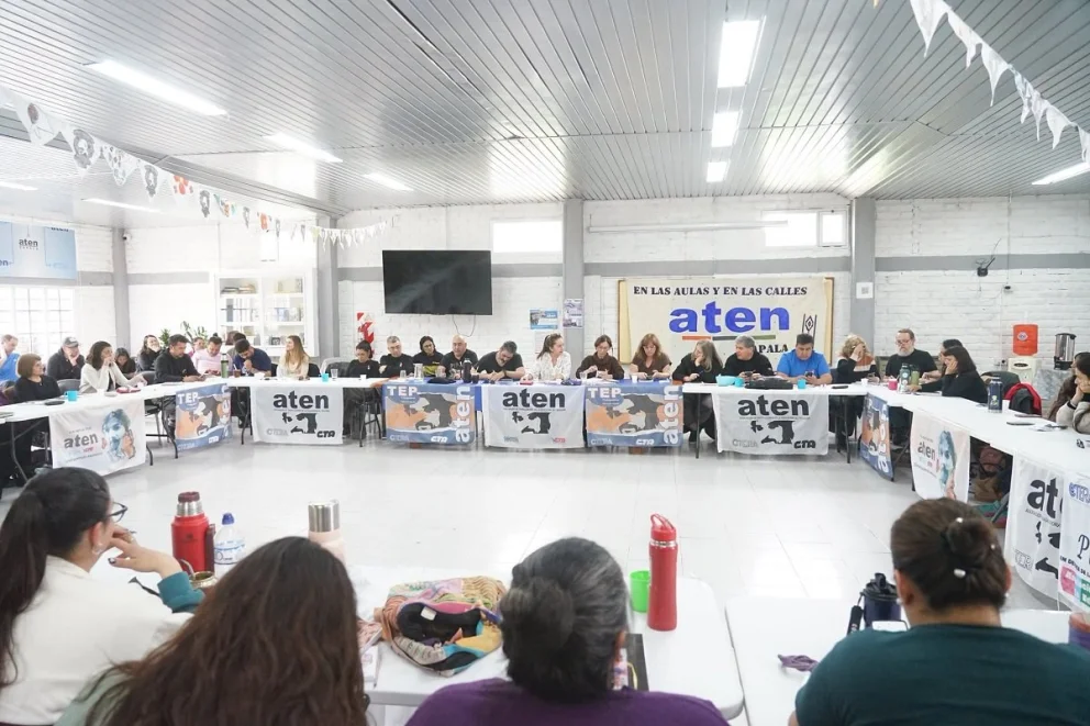 El gremio docente fue covocado por el gobierno mientras se realizaba el encuentro de secretarios generales de ATEN en Zapala. Foto: Facebook