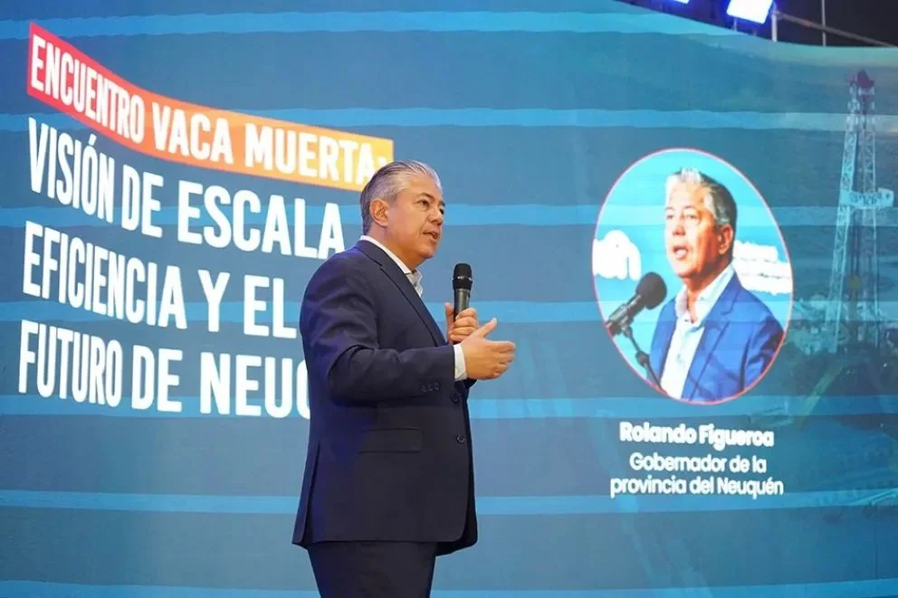 El anuncio del gobernador Rolando Figueroa se realizó en un encuentro con empresas en el Centro de Convenciones Domuyo. Foto: Neuquén Informa