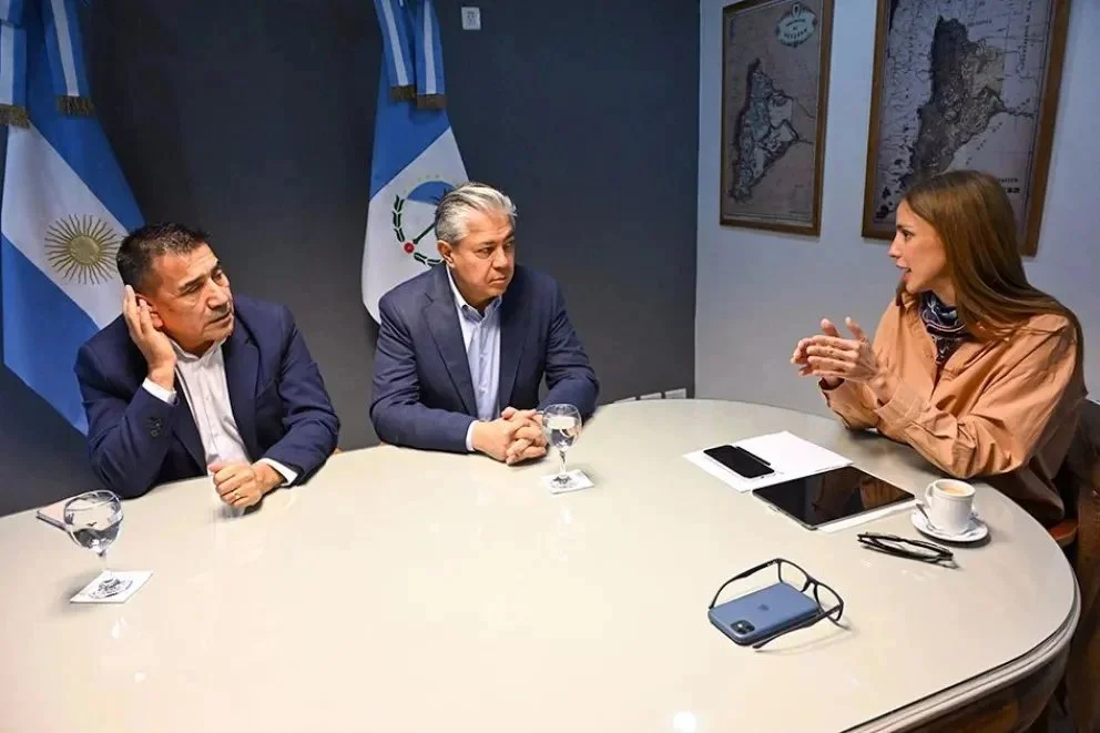 El gobernador Rolando Figueroa y el intendente Ramón Rioseco en de Cutral Co.