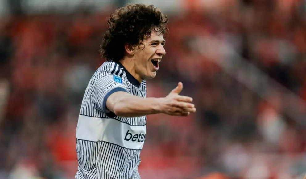 Facundo "Jagger" Herrera festeja su primer gol en primera división, que le dio el triunfo a Boca ante Independiente. Foto: LA NACION