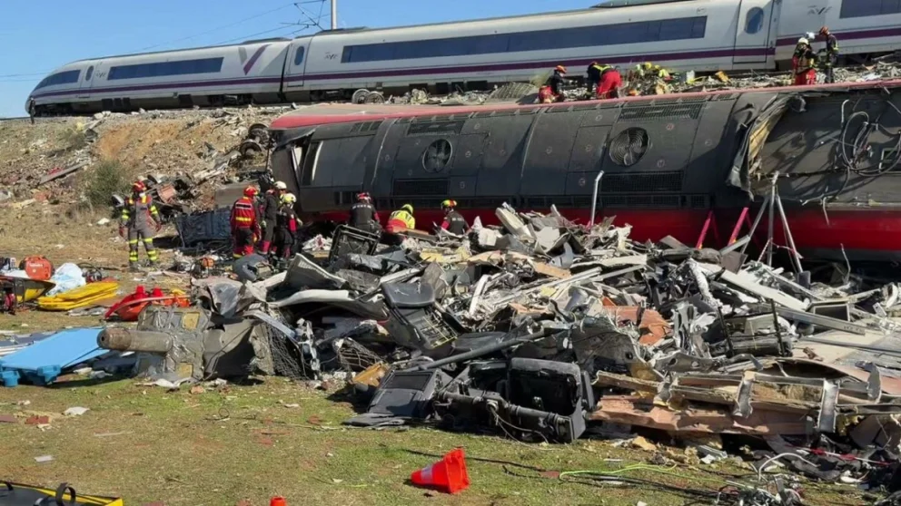 El accidente ocurrió a las 8.53 cuando un tren AVE de Renfe, que viajaba de Madrid a Sevilla, impactó en la parte trasera de un ferrocarril de la empresa Iryo. Fuente: RTVE