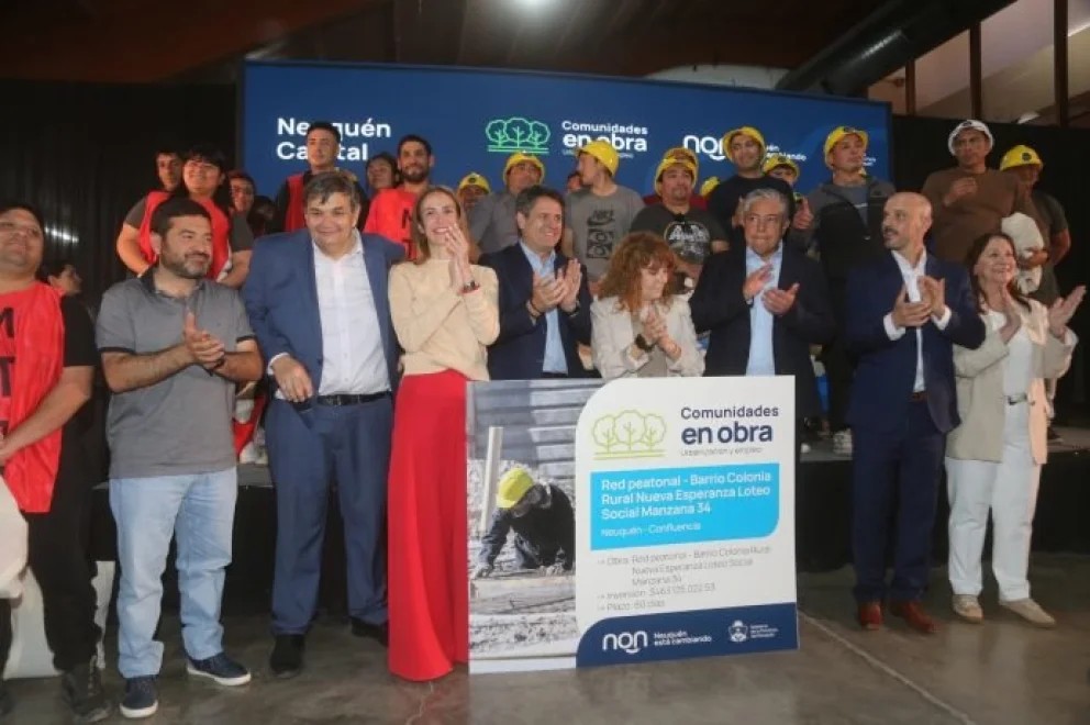 Mariano Gaido firmó un convenio con la Provincia para avanzar con la construcción de veredas y cordones cuneta en Neuquén capital, con participación de mano de obra local.