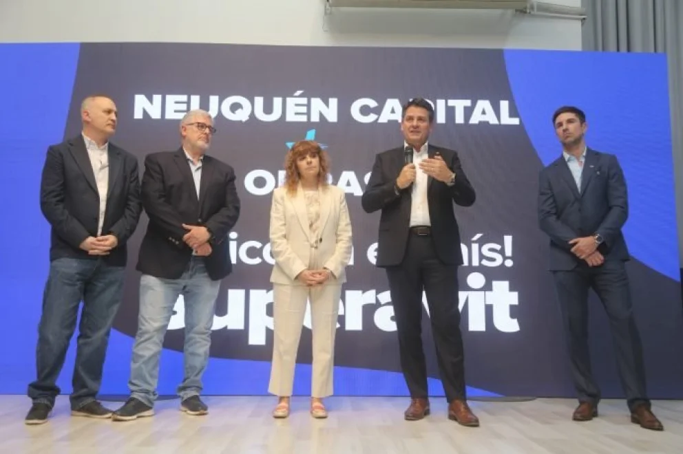 El intendente acompañado de Paqualini, Dutto, Nicola y Schpoliansky, enumeraron las obras para 2027. Foto: gentileza.