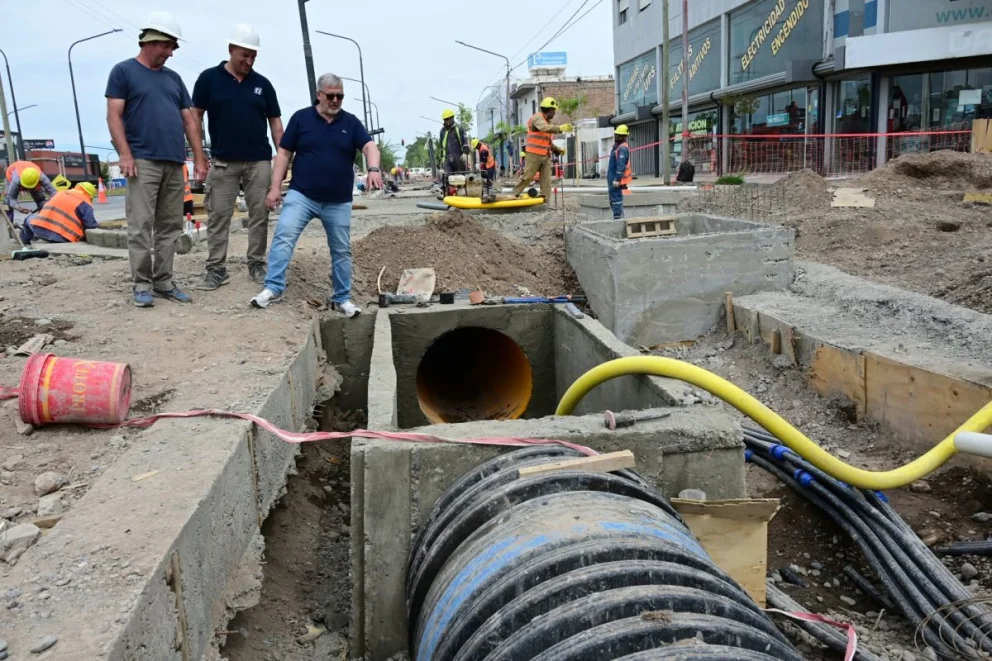 El municipio prevé completar los primeros 200 metros durante la primera semana de noviembre, con nuevos carriles, veredas, iluminación LED y parquización.